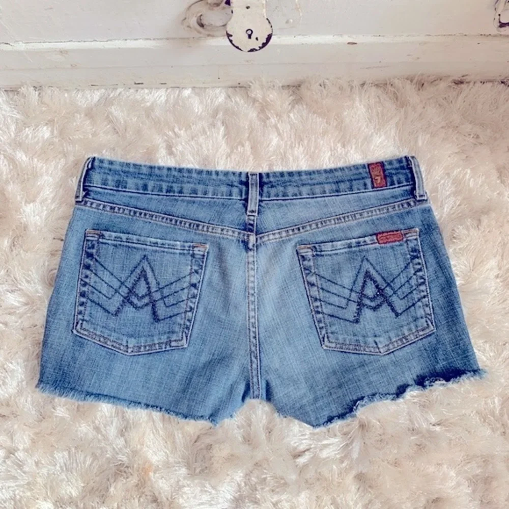 7 for all Mankind A pocket Embellished Denim Jean Shorts Women’s size 29 - Picture 7 of 7